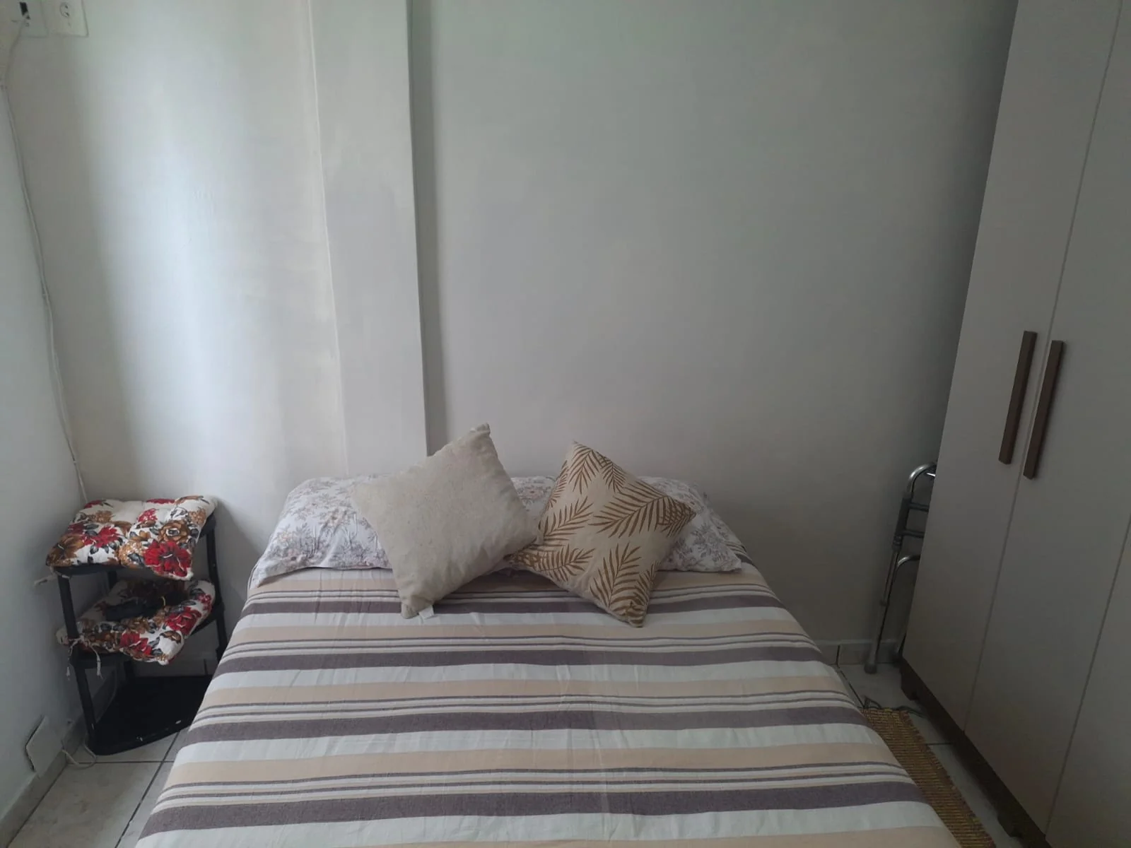 Quarto de casal com janela